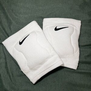 Nike White Sports Knee Pads